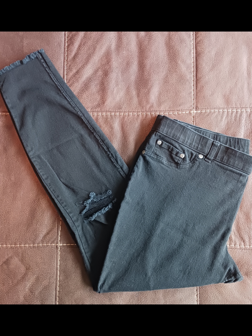 Hue Black Distressed Jeans Sz XL EUC